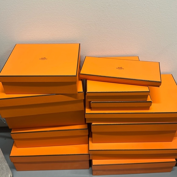 - Hermes boxes
Mostly shoe boxes - Picture 1 of 5